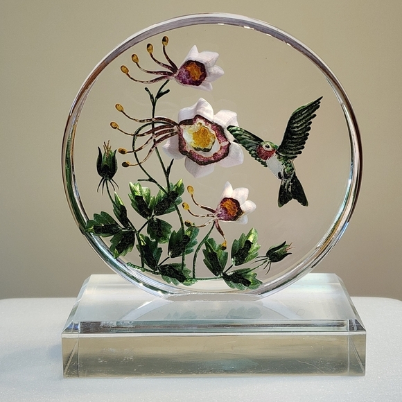Vtg Lucite Paperweight Acrylic Reverse Cut Hand Painted Hummingbird Desk Decor - Picture 7 of 9